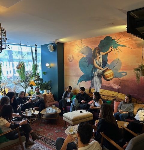 Salle privatisable équipée vidéoprojecteur séminaire entreprise Paris 17