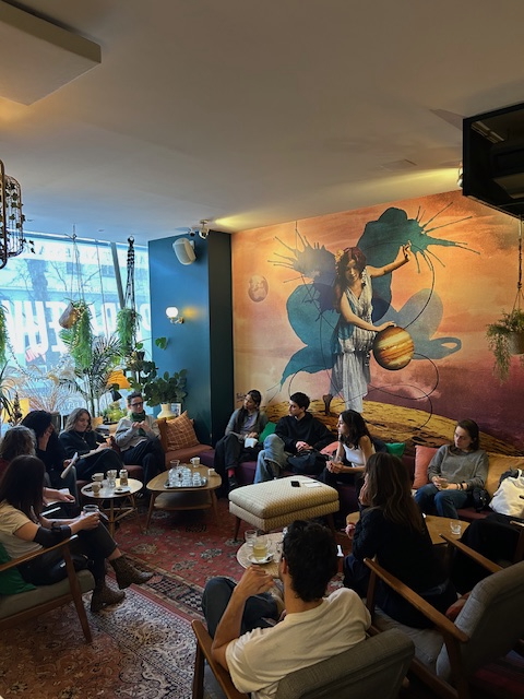 Salle privatisable équipée vidéoprojecteur séminaire entreprise Paris 17