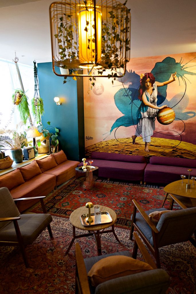 Salon cosy du bar caché Le Bistrot des Cinéastes Paris